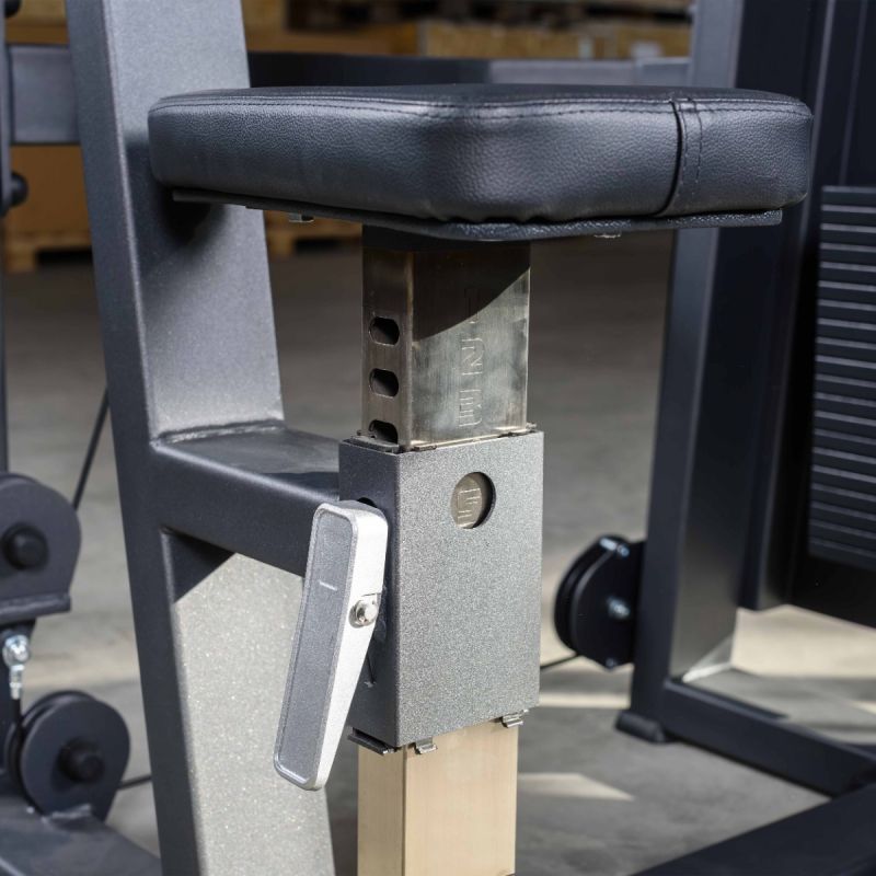 A2005 Дельт-машина. Стек 100 кг