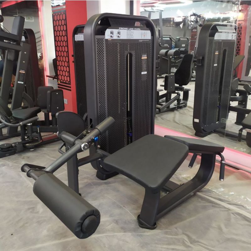 E7001 Сгибание ног лежа. Стек 135 кг