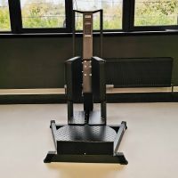 D982 Разведение ног стоя, рычаги серые